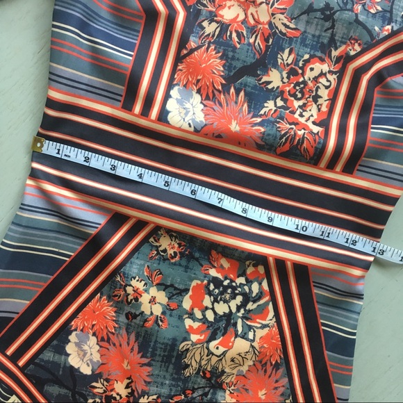 Floral Bodycon Dress - Picture 6 of 8